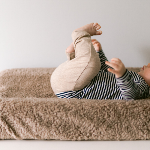 Housse de coussin à langer teddy taupe (Ilmaha) – Image 2